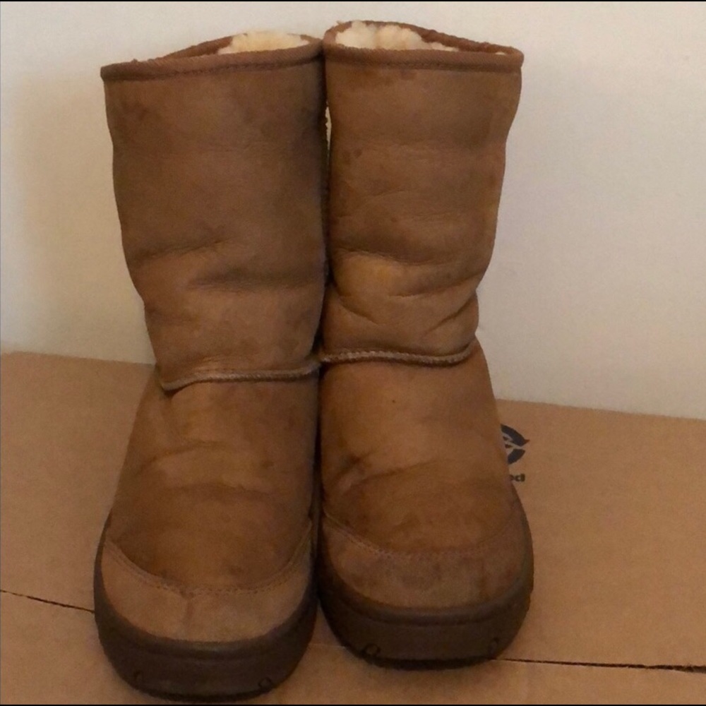 UGGS - Picture 5 of 8